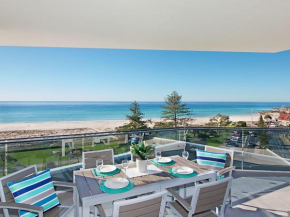 ICONIC UNIT 704 - LUXURY BEACHFRONT APARTMENT WITH Wi-Fi ON KIRRA BEACH IN COOLANGATTA